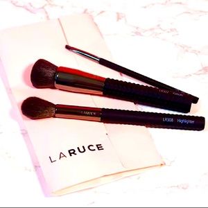 NIB LARUCE BEAUTY On The Go Bush Set